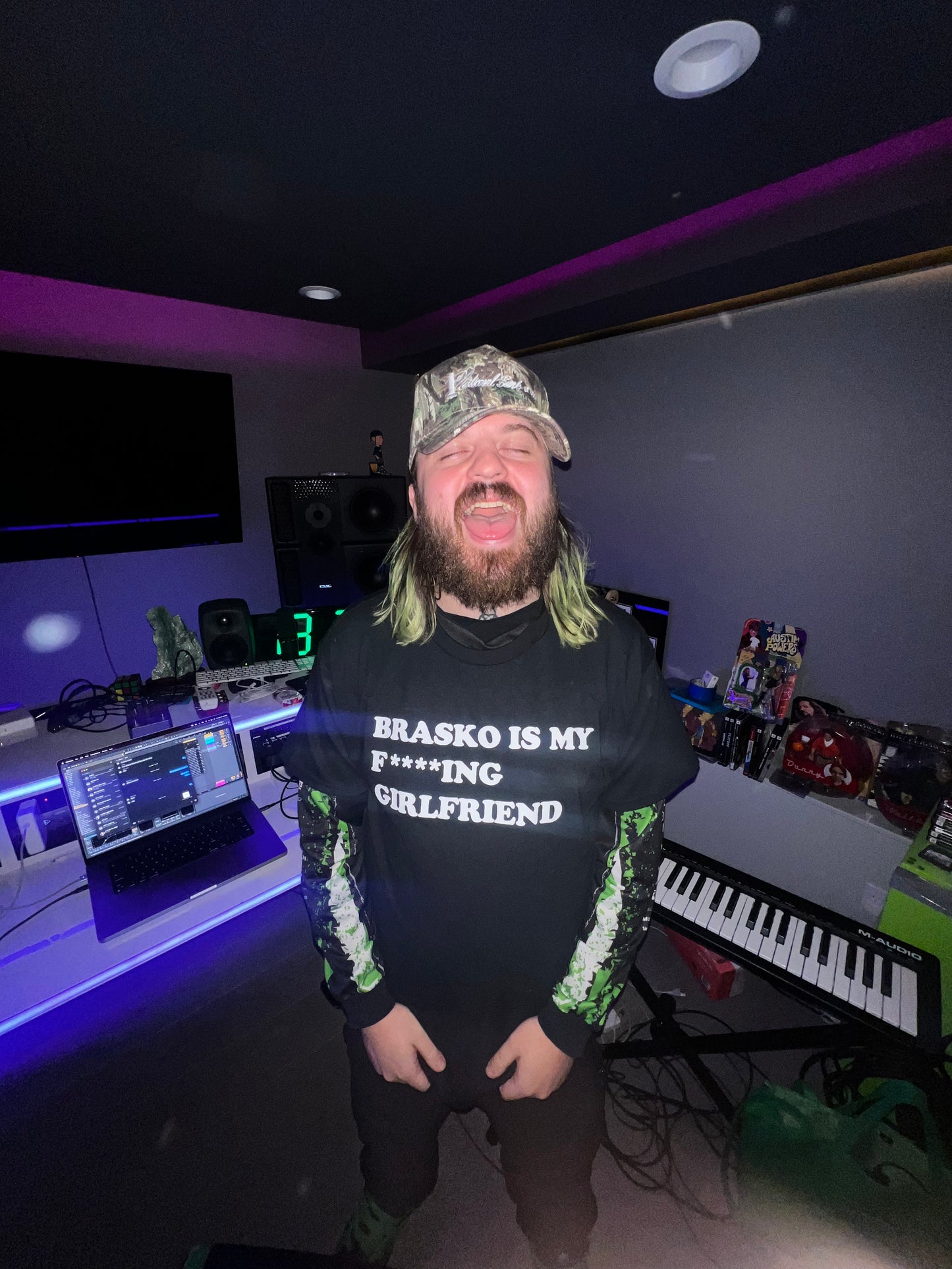 BRASKO IS MY F****ING GIRLFRIEND - T-Shirt